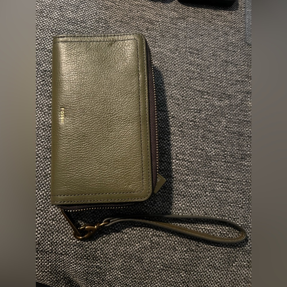 Green fossil wallet